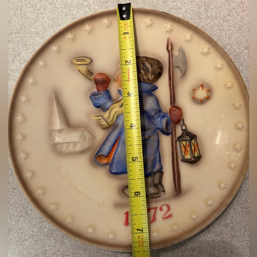 Goebel M.J. Hummel 2nd Annual Plate 1972 -#265 "Hear Ye, Hear Ye” - Picture 6 of 8